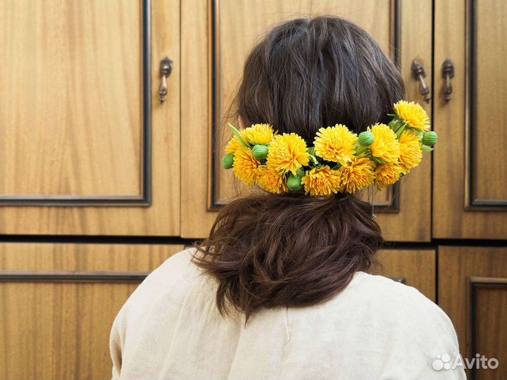 Венок на голову из одуванчиков ручной работы