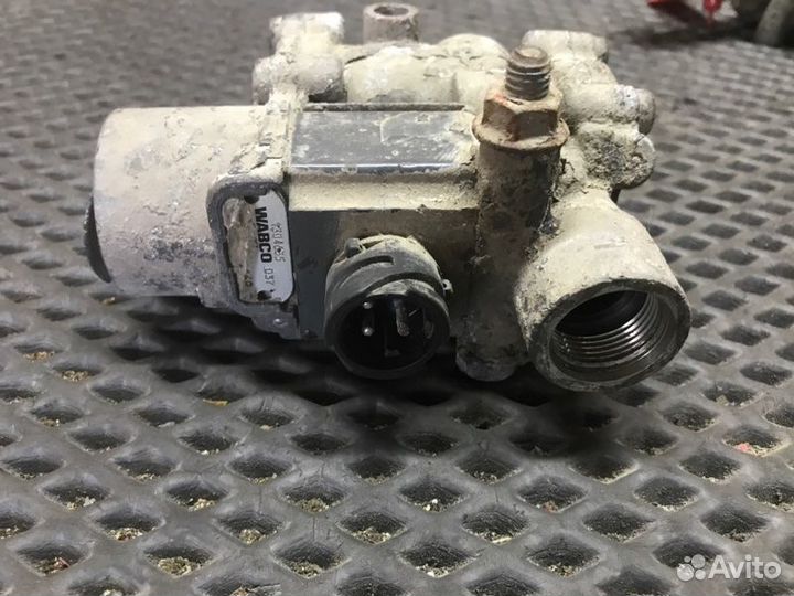 Кран тормозной Daf Xf95 2013