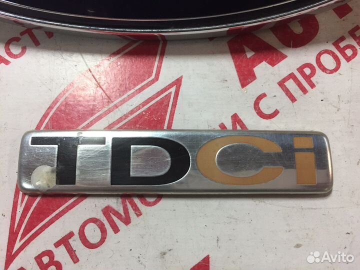 Эмблемы с крышки багажника Ford Focus 2