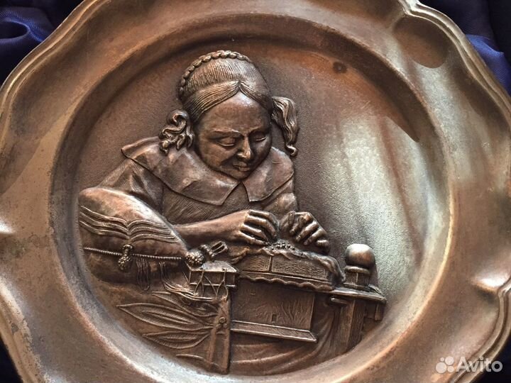 Настенная тарелка