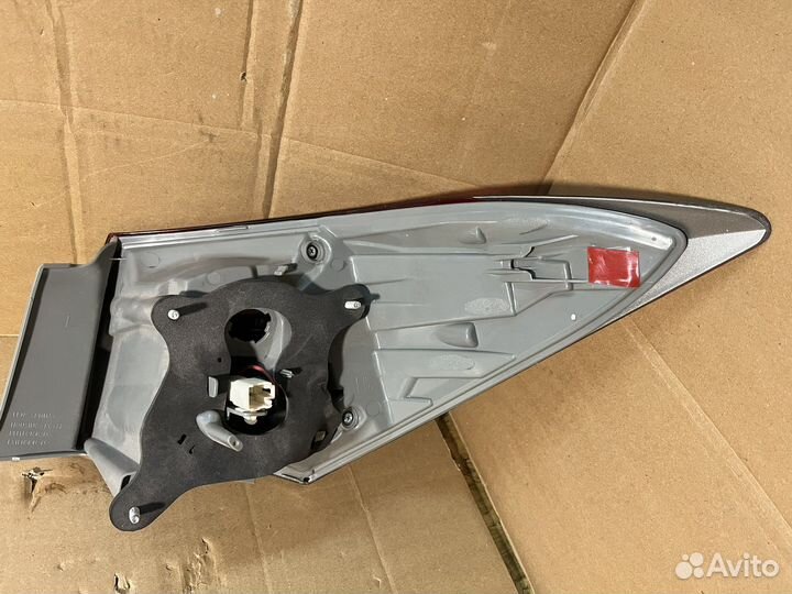 Задний левый Led фонарь Toyota Corolla 180