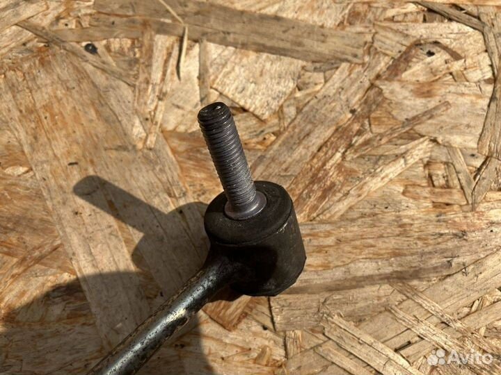 Стойка стабилизатора задняя правая Mercedes-Benz