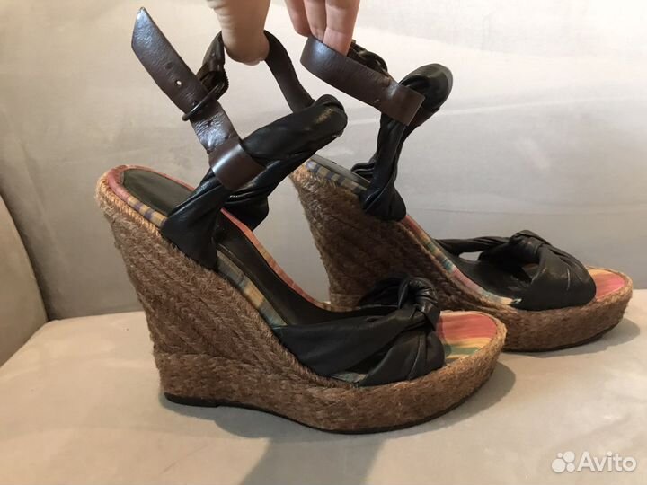 Босоножки на танкетке Allsaints