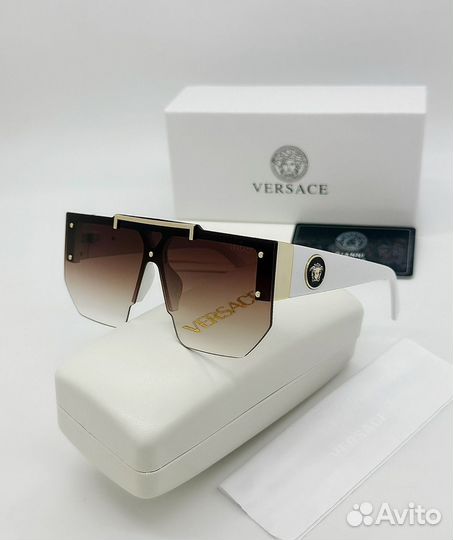 Солнцезащитные очки Versace