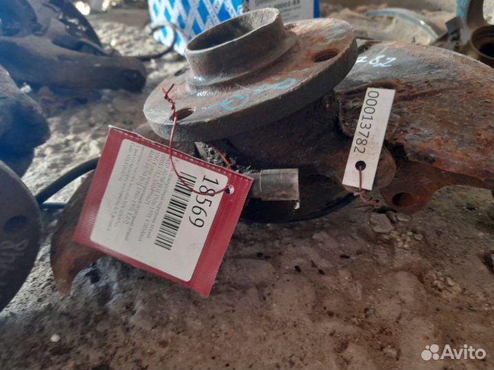 Кулак поворотный задний левый Audi 80/90 B3