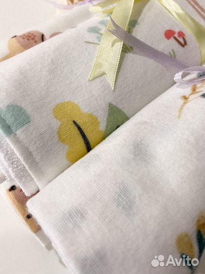 Набор фланелевых пеленок и нагрудник
