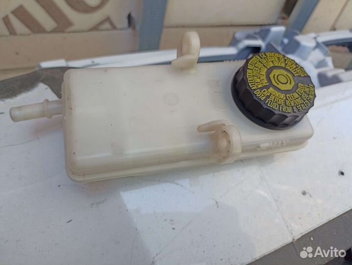 Пежо 408 бачок тормозной жидкости