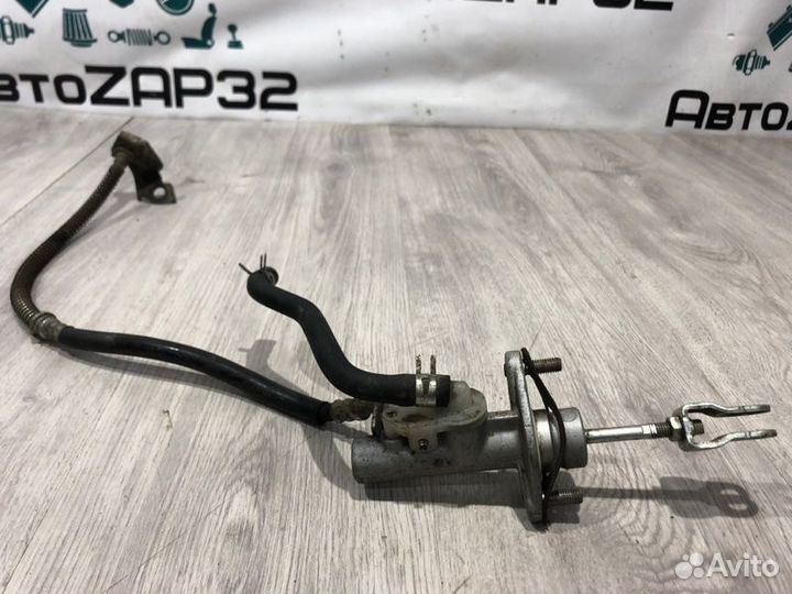 Главный цилиндр сцепления Mitsubishi Lancer 9 2004