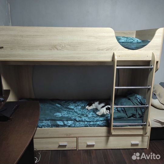Двухъярусная кровать