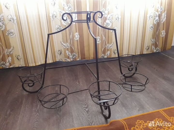 Подставка под цветы