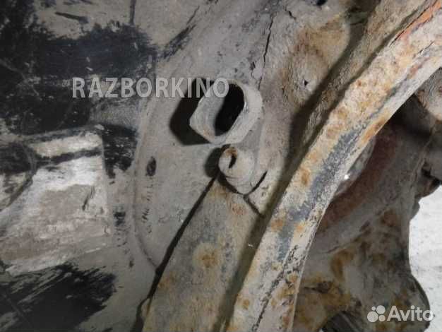 Кулак задний левый 7L6505435B