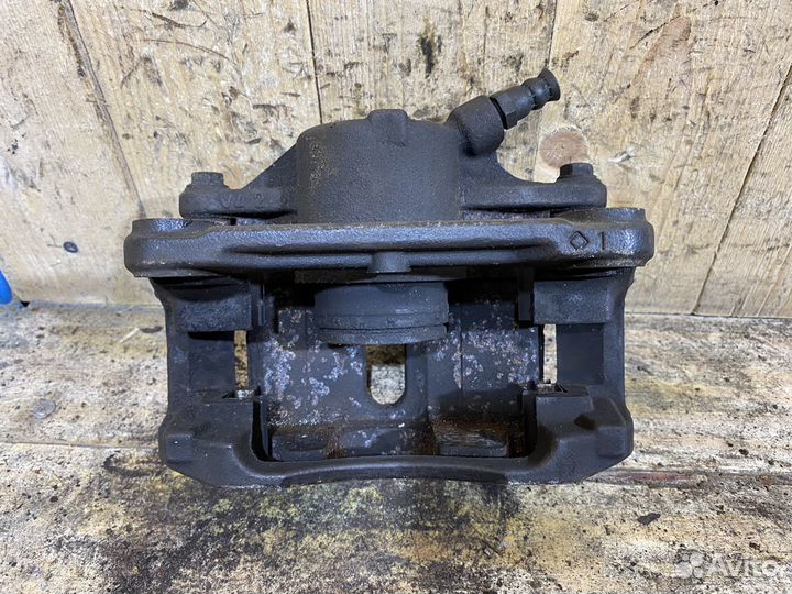 Суппорт передний правый Рено Меган 2, Сценик 2