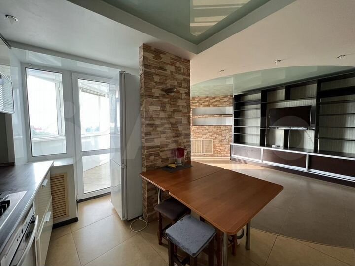 3-к. квартира, 100 м², 10/10 эт.