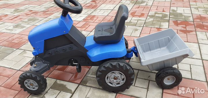 Педальный трактор - каталка с прицепом