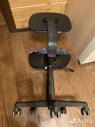 Кресло на колесиках