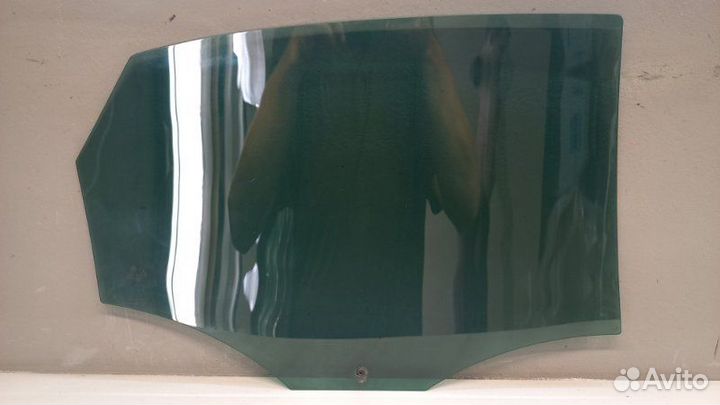 Стекло заднее левое Volkswagen Polo седан 2010