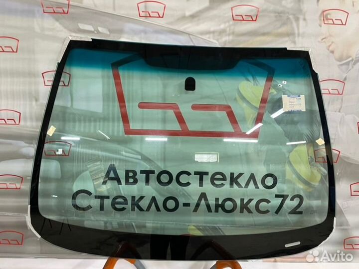 Лобовое стекло Opel Astra J 5D 2009