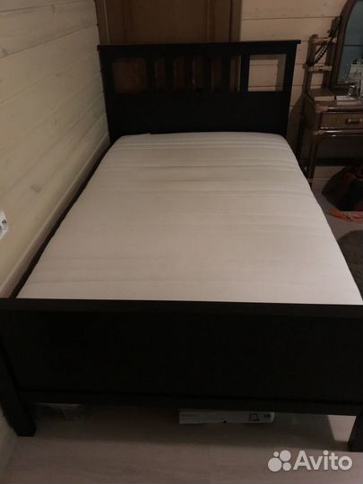 Кровать