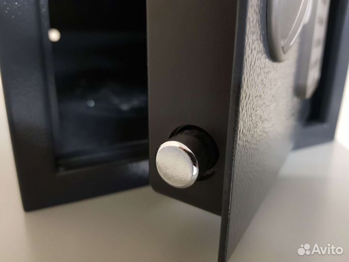 Сейф металлический csт-170EL