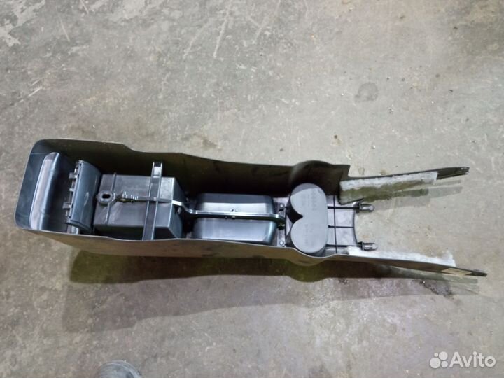 Бардачок Toyota Rush J200E