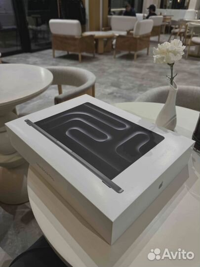 Macbook pro 14 m3 8 512gb