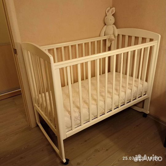 Детская кроватка и матрас