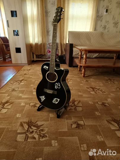 Полуакустическая гитара