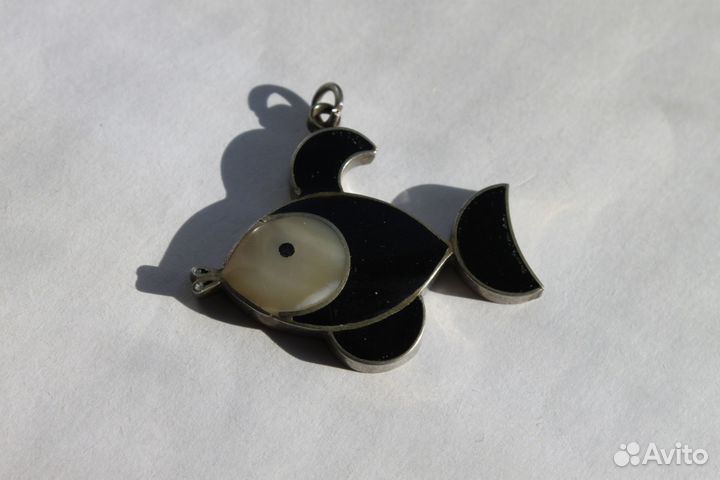 Стильный кулон 