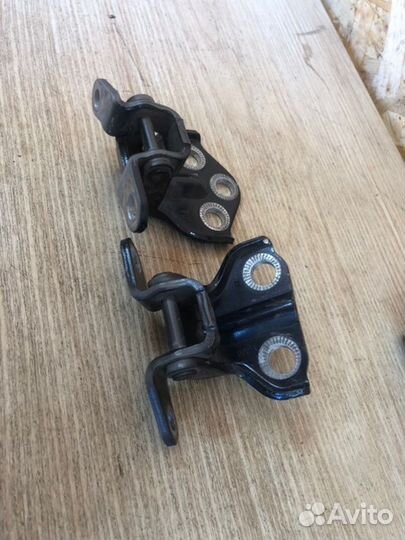 Петли двери задние левые Ssangyong Kyron