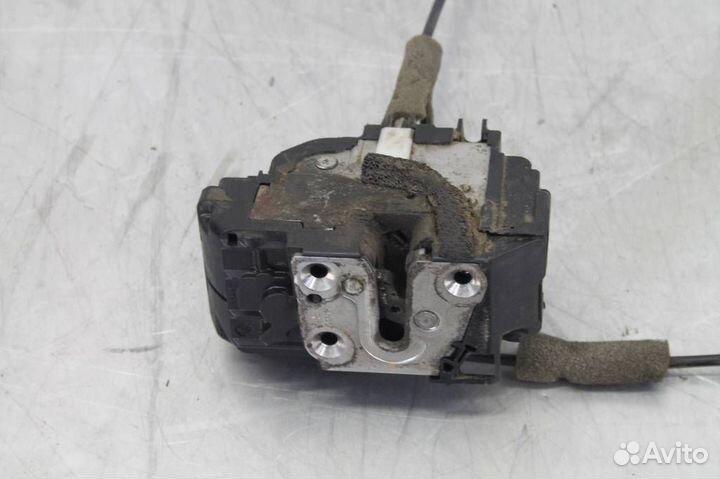 Замок двери передней правой Nissan Pathfinder R51