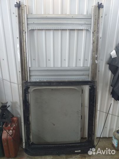 Привод люка