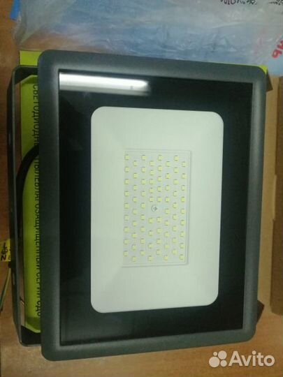 Светодиодный прожектор 100 вт