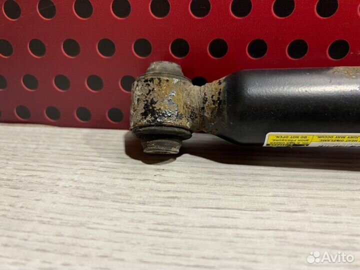 Амортизатор задний Mercedes-Benz C-Class W205 2015