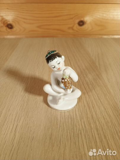 Статуэтка фарфор 