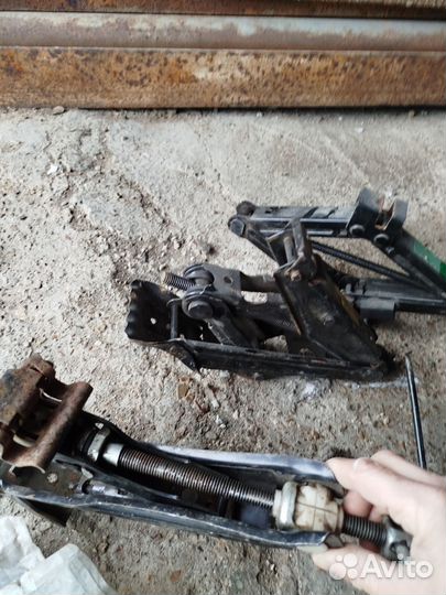 Домкрат автомобильный бу