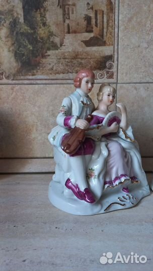 Кукла фарфоровая