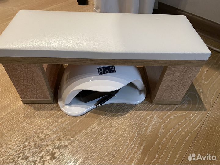 Оборудование и материалы для мастера маникюра