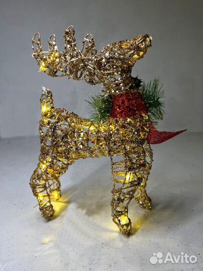 Светящийся олень под елку