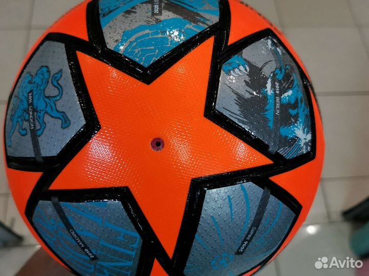 Футбольный мяч adidas зимние