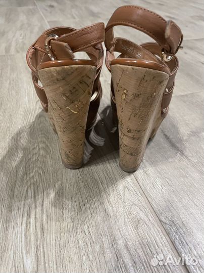 Босоножки на платформе 36