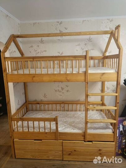 Детская двухярусная кровать
