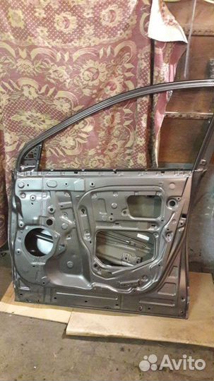 Дверь передняя правая на toyota rav4