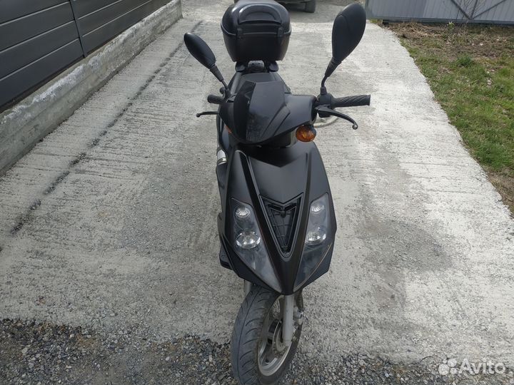 Мопед скутер на ходу