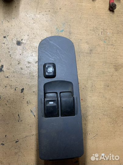 Кнопки стеклоподъемников Mitsubishi Colt Z3