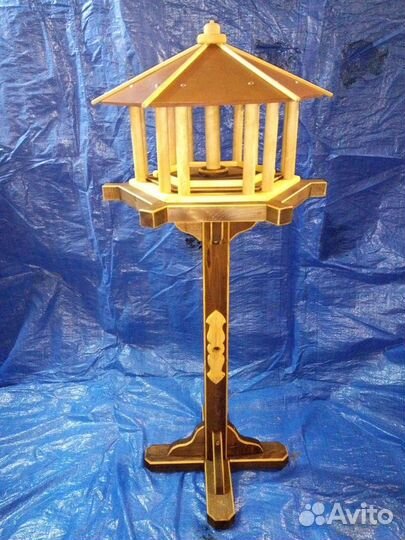 Кормушка декоративная на стойке