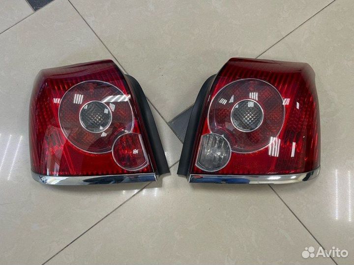 Задние фонари Toyota Avensis