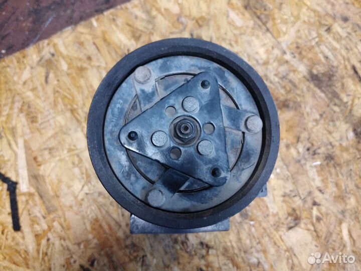 Компрессор кондиционера Renault Logan 1 K4M