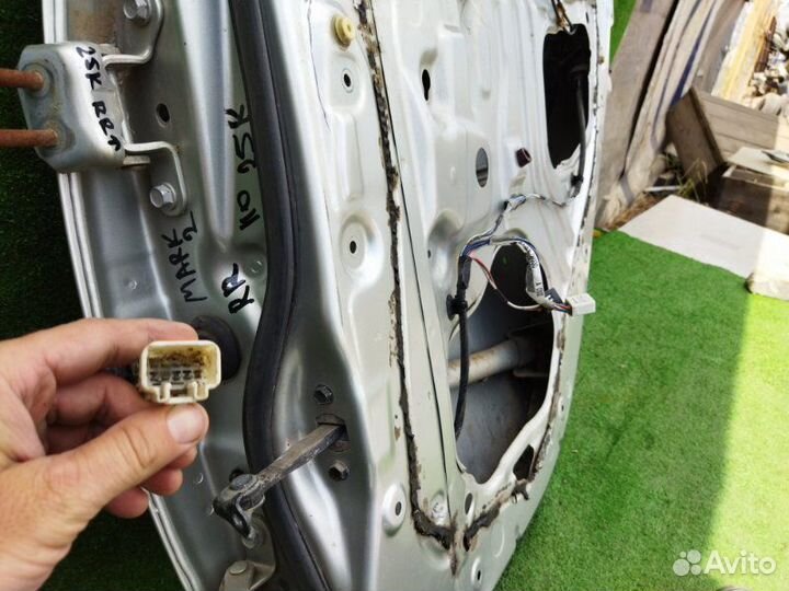 Проводка двери задняя правая Toyota Mark Ii X110