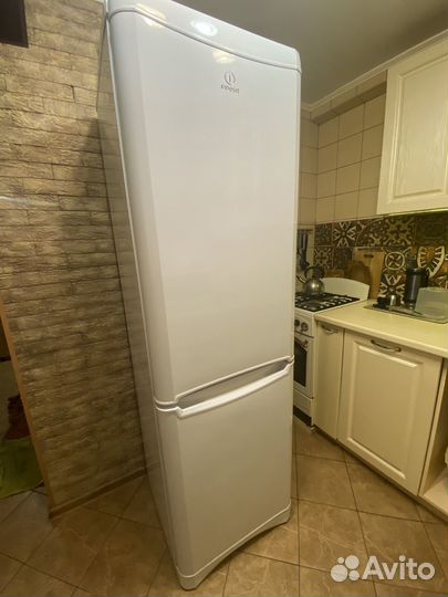 Холодильник indesit 2 м