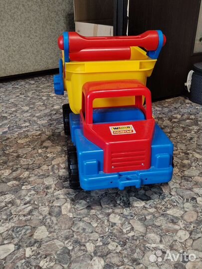 Игрушка самосвал полесье